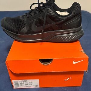 Nike Men’s All-Black Athletic Running Shoes